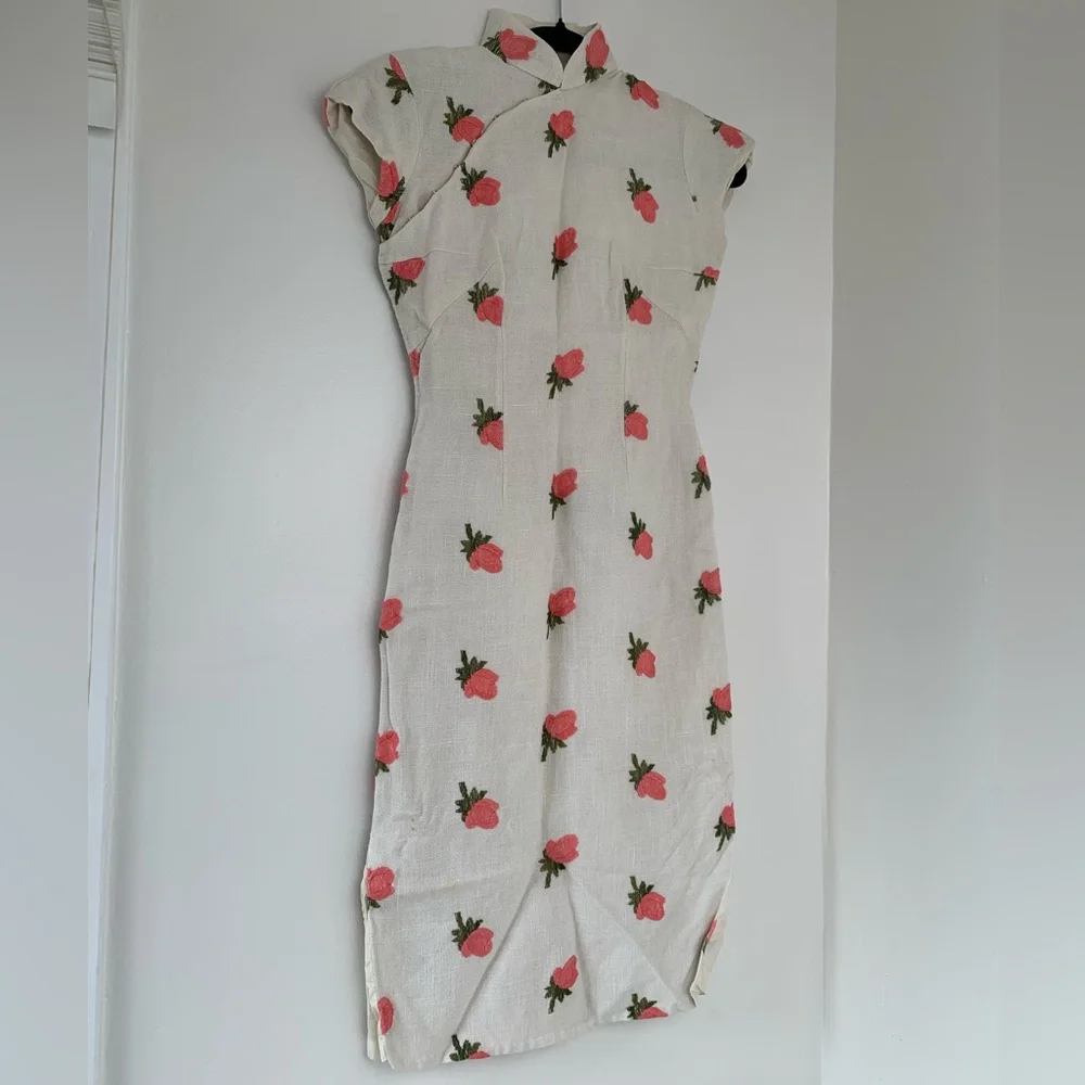 SOLD Rare Vintage 1950’s Floral Embroidered Raw Linen Lined Silk Cheongsam Dress - Picture 3 of 15